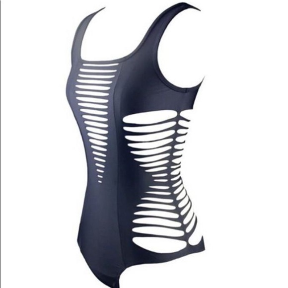 FEW LEFT! Slashed monokini in black - Picture 5 of 7